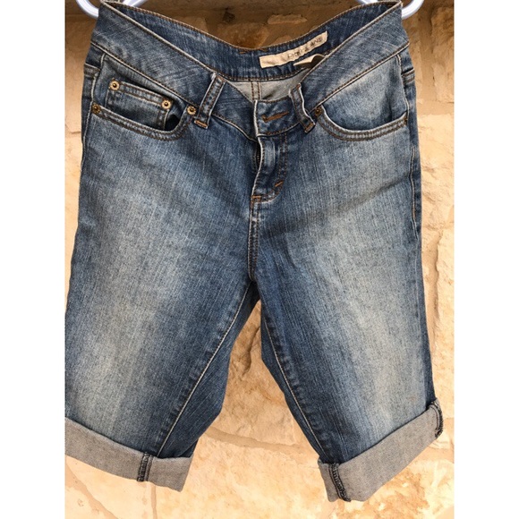 DKNY shorts (excellent condition) - Picture 1 of 3